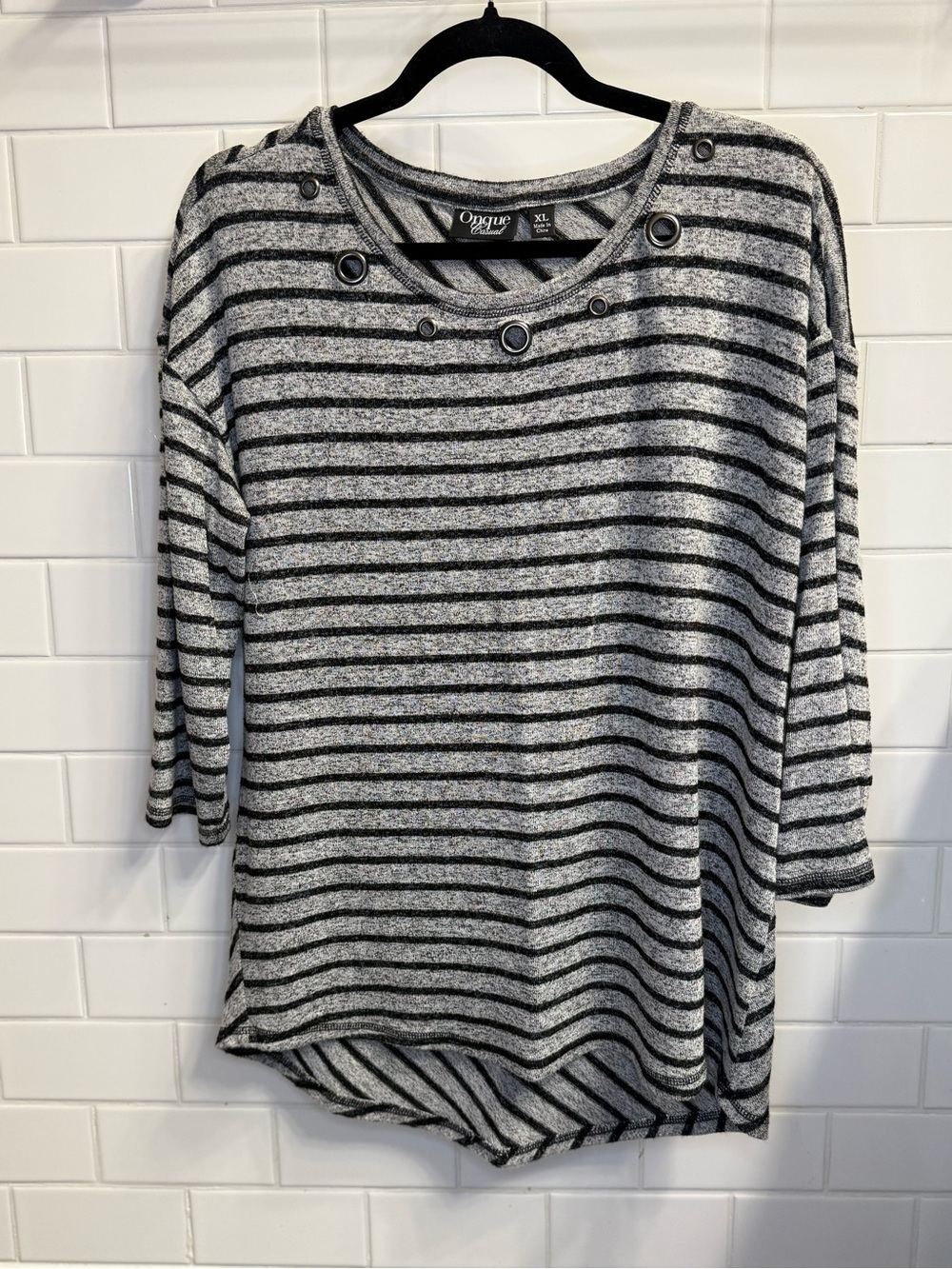 Onque Casual XL Gray Black Stripe Grommet Tunic Super Soft EUC